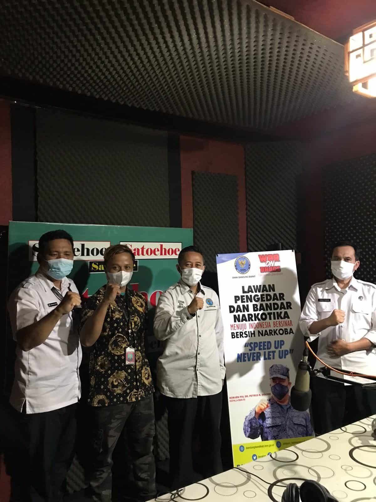 Informasi dan Edukasi Melalui Placement Radio Lokal/Daerah Informasi dan Edukasi Melalui Placement Radio Lokal/Daerah