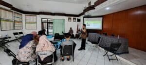Bimbingan Teknis Petugas Intervensi Berbasis Masyarakat Di Desa Kayuambon