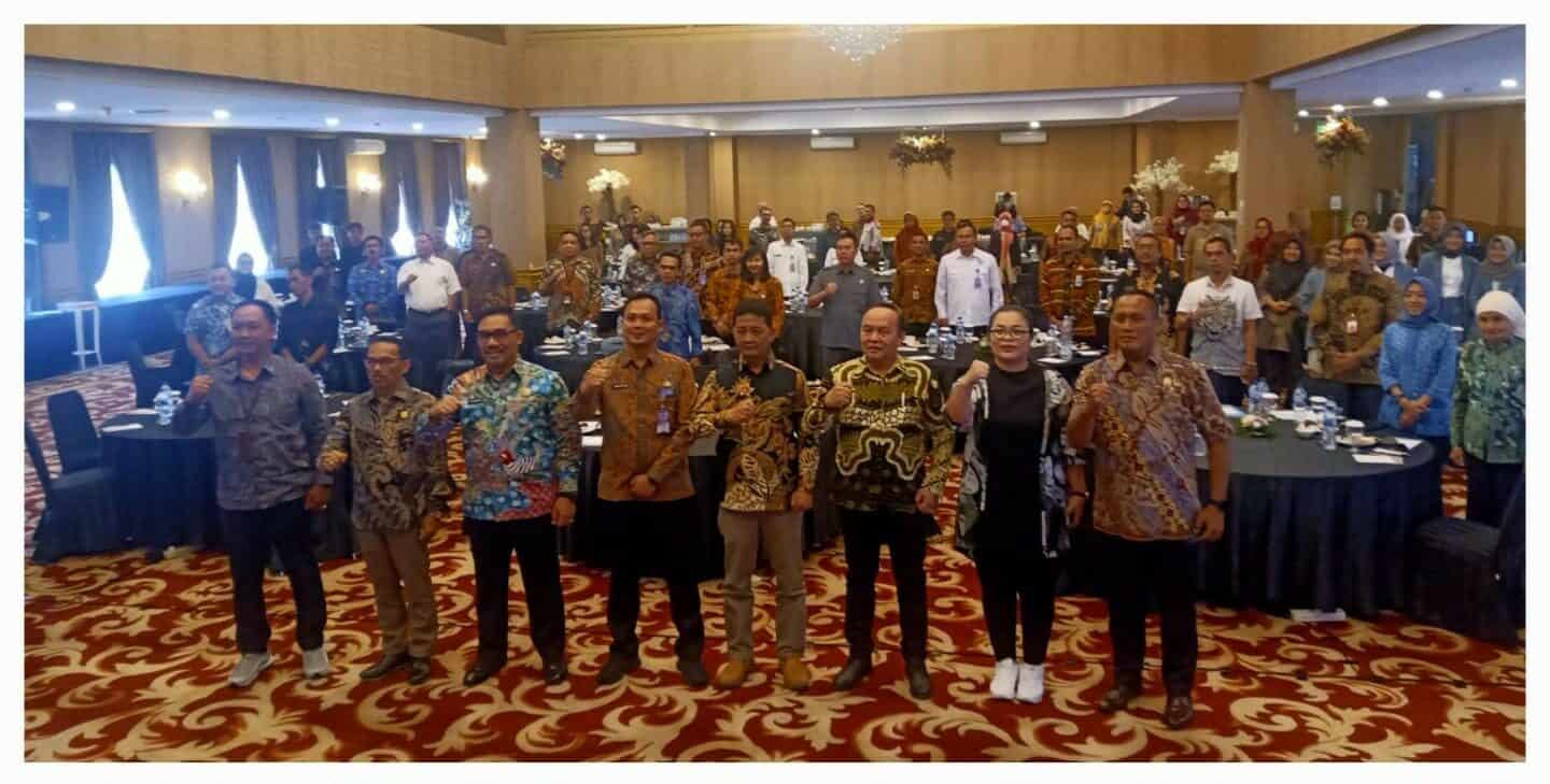 Komunikasi Sosial Isu-isu Strategis Bidang Politik dan Pemerintahan Umum Komunikasi Sosial Isu-isu Strategis Bidang Politik dan Pemerintahan Umum