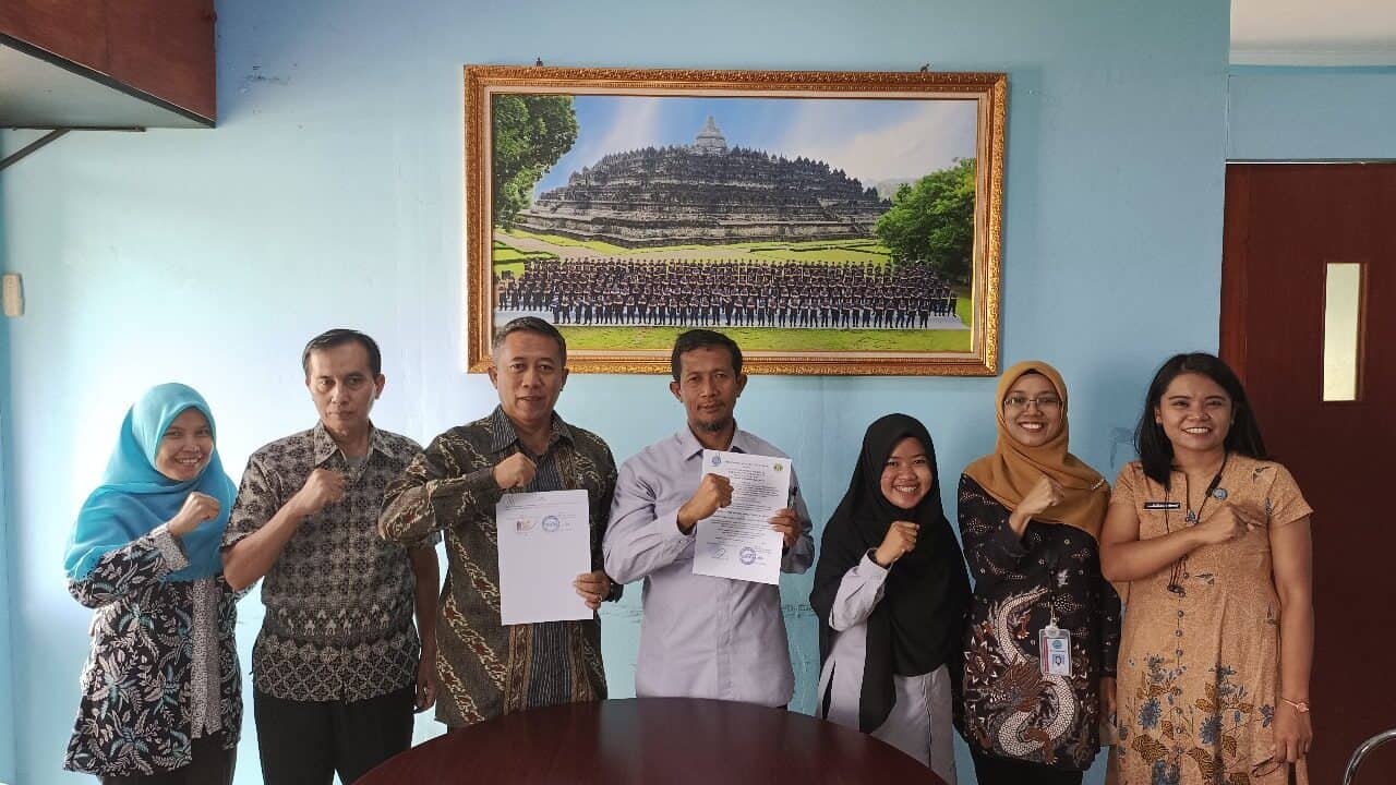 Perjanjian Kerja Sama Antara BNN Kab. Bandung Barat dengan SMK IT Fithrah Insani Perjanjian Kerja Sama Antara BNN Kab. Bandung Barat dengan SMK IT Fithrah Insani